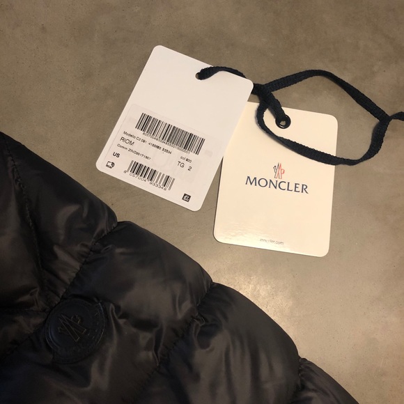 Moncler Riom Jacket Excellent Condition, with tags - Picture 5 of 14